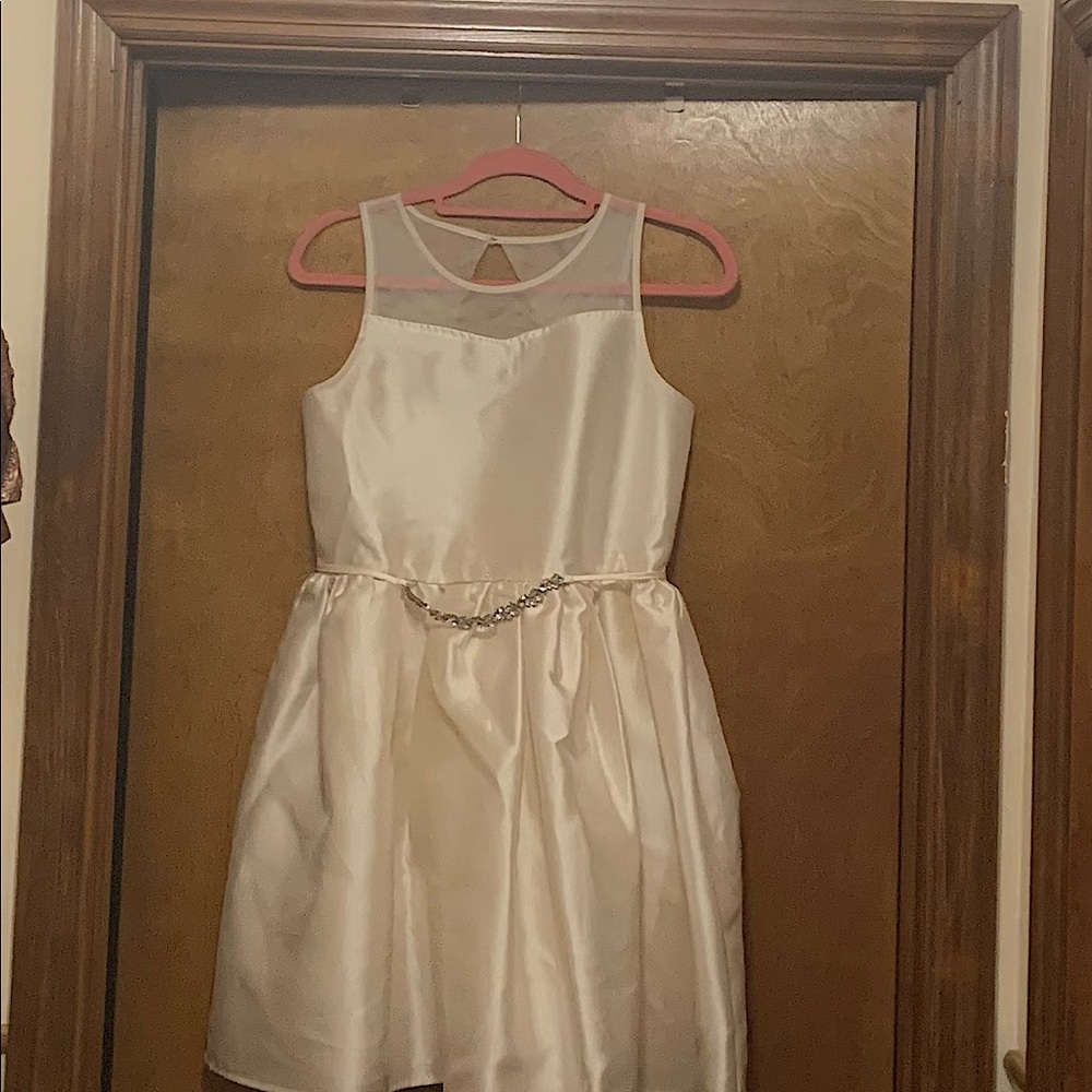 Beautiful sleeveless dresses for any occasion.